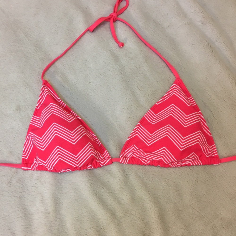 Chevron patterned bikini top (Like New!!)
